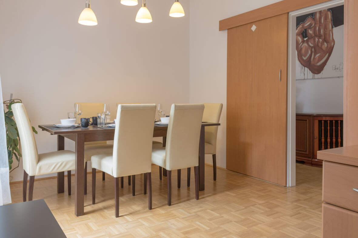 Top Location Vienna Central Station Apartment for large group Yeshello